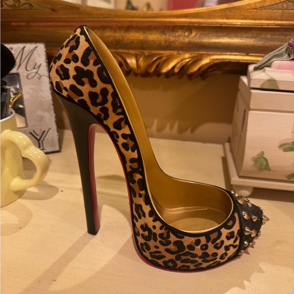 Christian Louboutin Other - Christian louboutin Wine Bottle holder